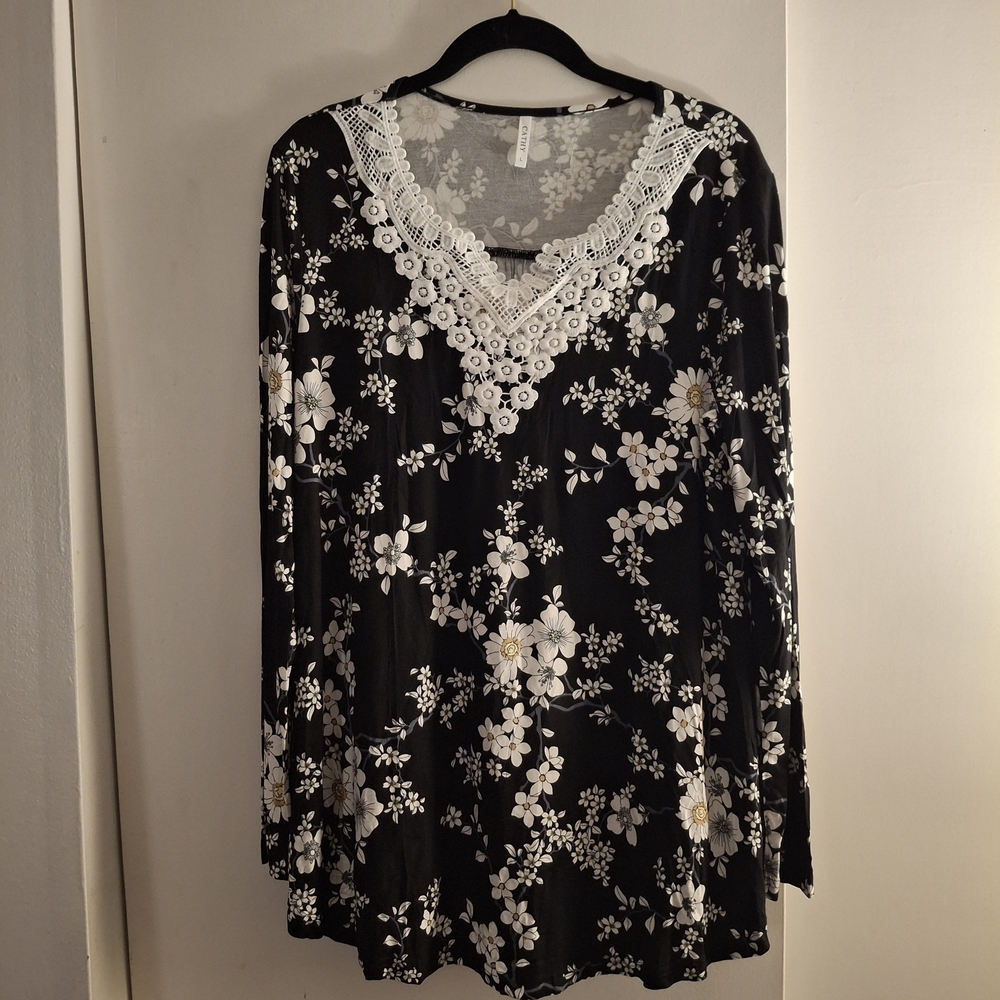 Cathy Women's Floral Lace Trim Black Top